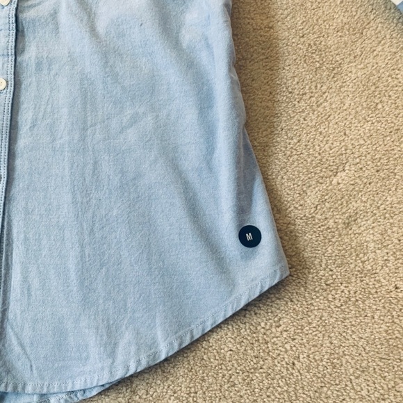 Hollister Button down stretch shirt size Women’s Medium - Picture 2 of 9